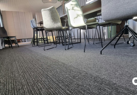 Modular carpet tiles: the sustainable trend transforming workspaces in 2025